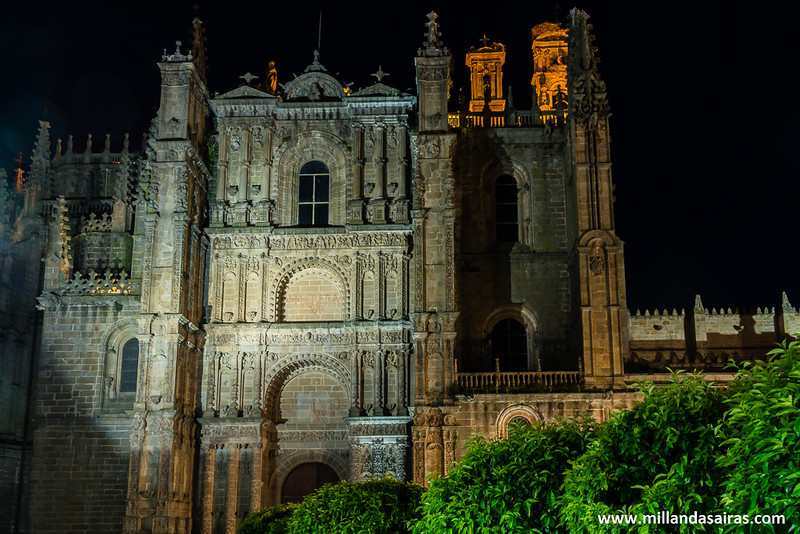 Catedral de Plasencia de noche