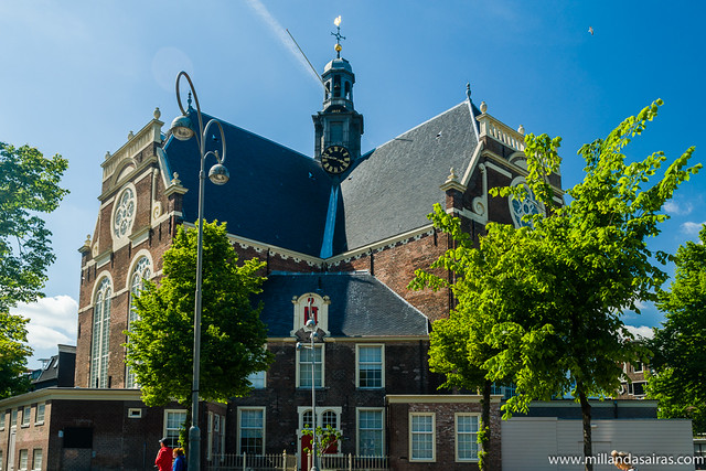 Plaza Noordermarkt e iglesia Noorderkerk