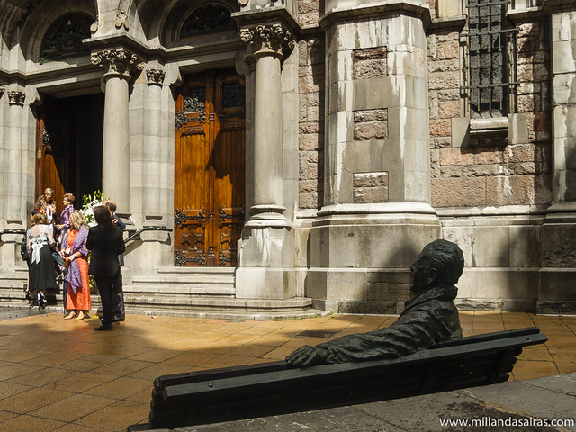 Estatua de Luis Riera en la Iglesia de San Juan el Real